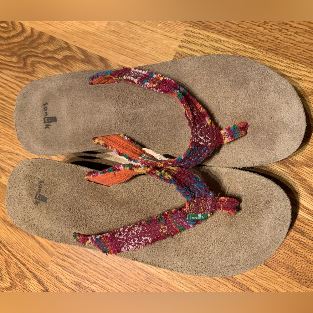 🍉Sanuk flip flops, wedge heel, cloth rainbow strap, sandals, GUC, 9